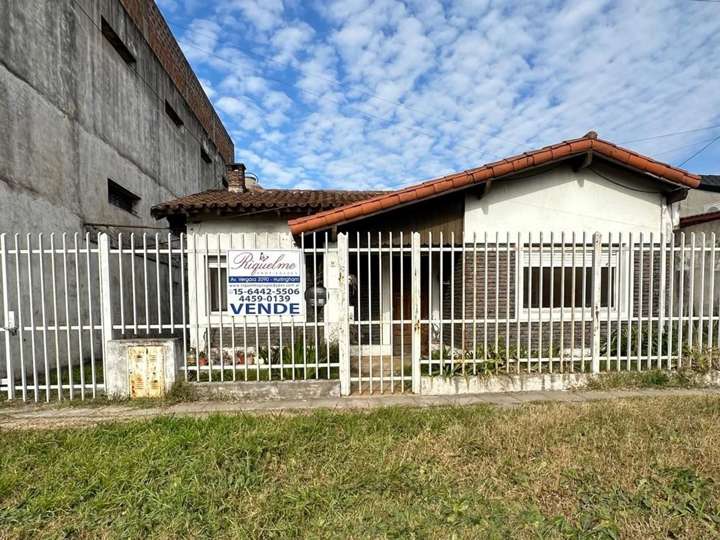 Casa en venta en Altolaguirre, Hurlingham