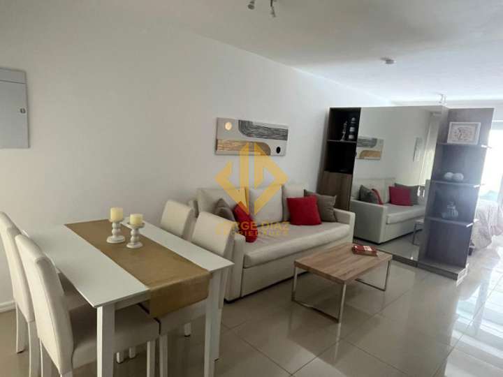 Apartamento en venta en 2 de Febrero (Calle 10), Punta Del Este