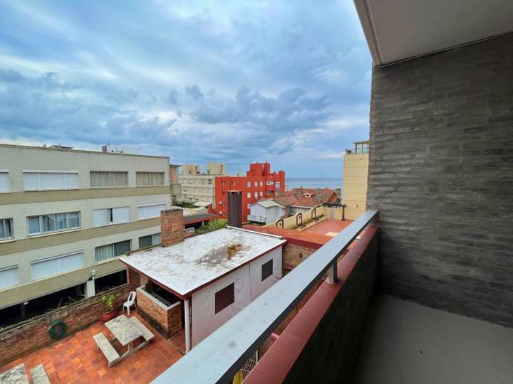 Apartamento en venta en El Mesana (Calle 24), Punta Del Este