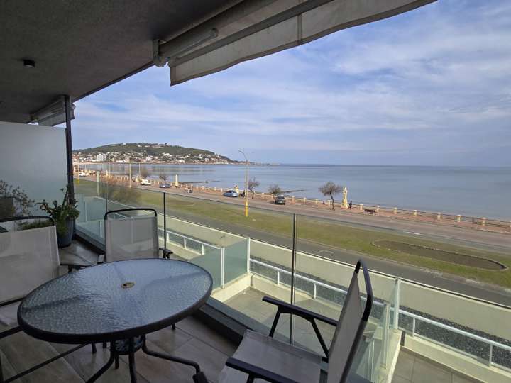 Apartamento en venta en Rambla de Los Argentinos, Piriápolis