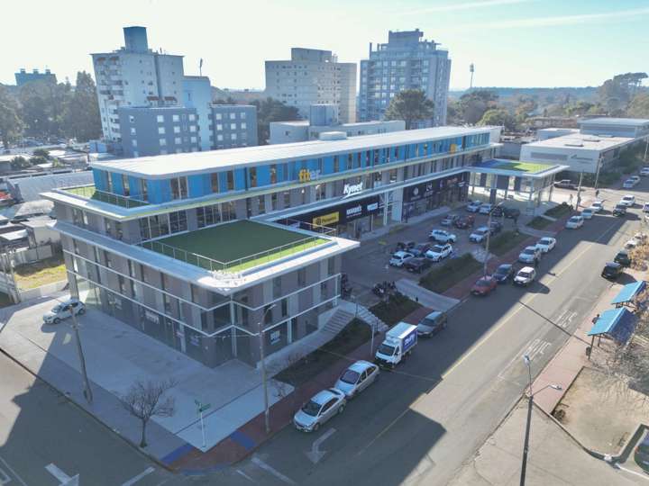 Comercial / Tienda en alquiler en Cecilia Burgueño, Maldonado