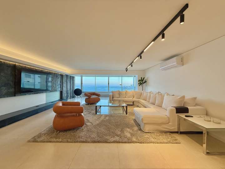 Apartamento en venta en Rambla Lorenzo Batlle Pacheco, Punta Del Este