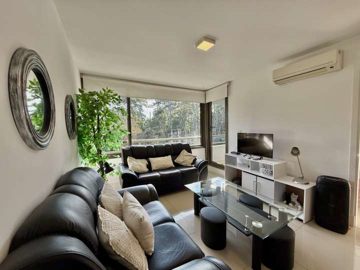 Apartamento en venta en Avenida Orlando Pedragosa Sierra, Punta Del Este