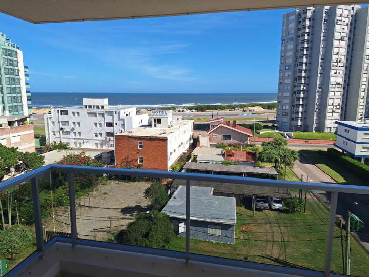 Apartamento en venta en Avenida Orlando Pedragosa Sierra, Punta Del Este