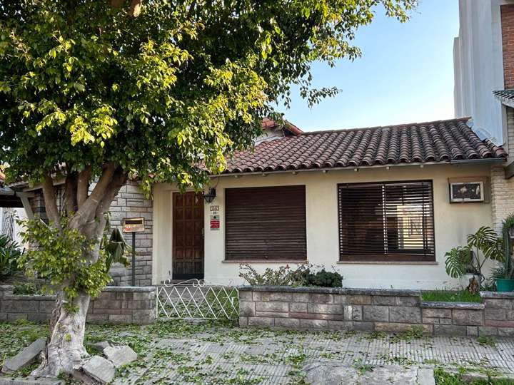 Casa en venta en 1009 - Aviador Koehl, 2301, Ciudad Jardín Lomas del Palomar