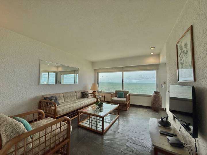 Apartamento en venta en Rambla Lorenzo Batlle Pacheco, Punta Del Este