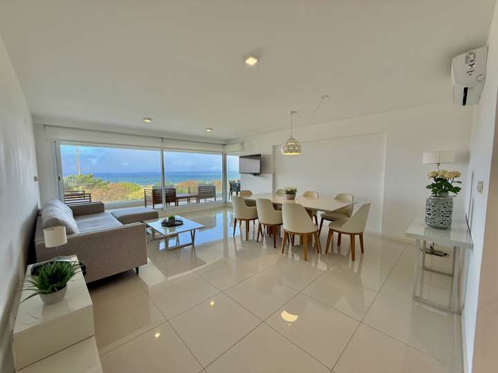 Apartamento en venta en Rambla Doctor Claudio Williman, Maldonado