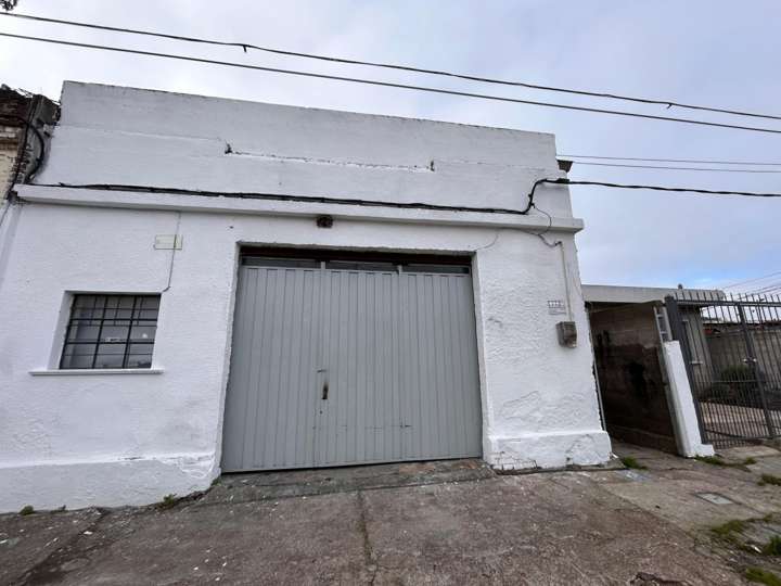 Comercial / Tienda en venta en Lucas Moreno, Montevideo