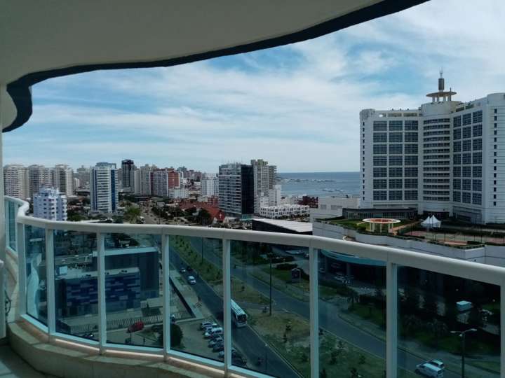 Apartamento en venta en Avenida Francisco Salazar, Punta Del Este
