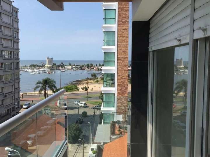 Apartamento en alquiler en Rambla Presidente Charles de Gaulle, Montevideo