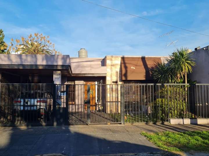 Casa en venta en Miguel Cané, 2450, Villa Luzuriaga