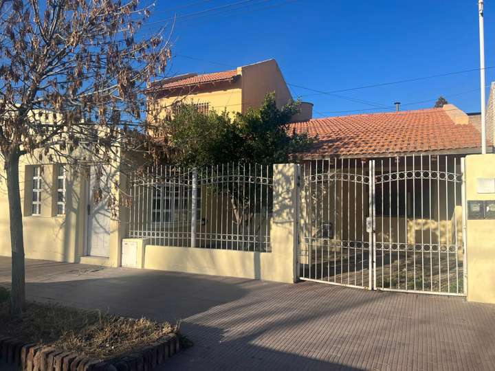 Casa en venta en Chile, 587, Río Negro