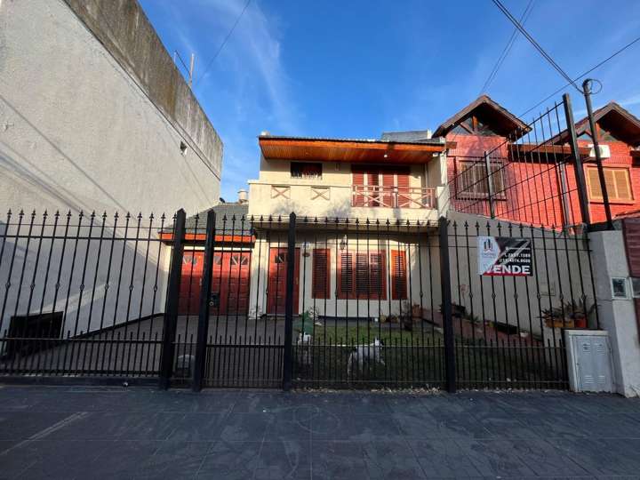 Casa en venta en Guido Spano, 2362, Villa Luzuriaga