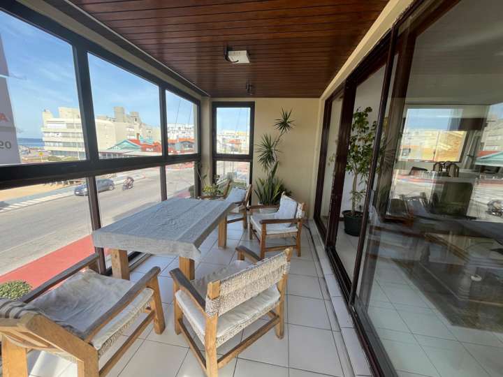 Apartamento en venta en Rambla Lorenzo Batlle Pacheco, Punta Del Este