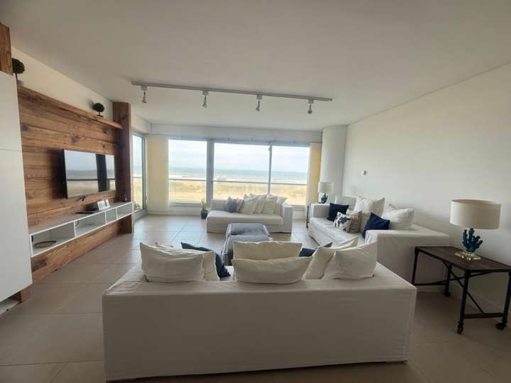 Apartamento en venta en Rambla Lorenzo Batlle Pacheco, Punta Del Este