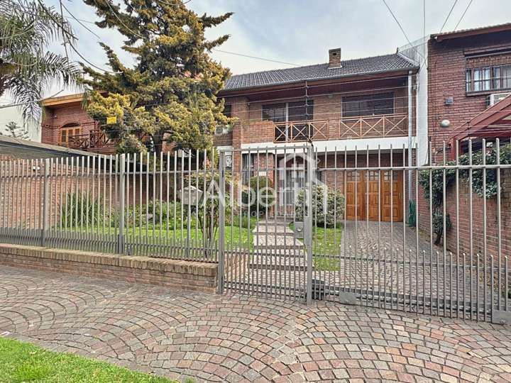 Casa en venta en Ribes, 146, Haedo