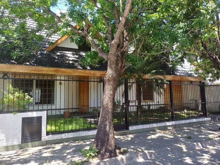 Casa en venta en 727 - Aviador Chaves, Ciudad Jardín Lomas del Palomar