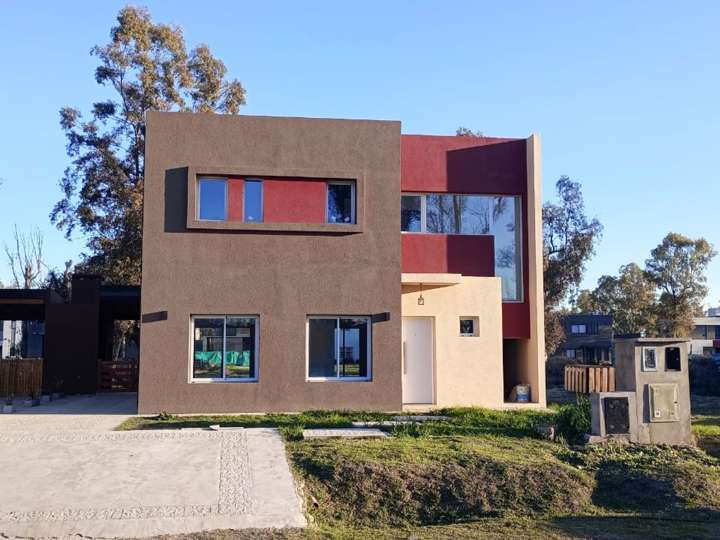 Casa en venta en Los Abedules, Francisco Álvarez