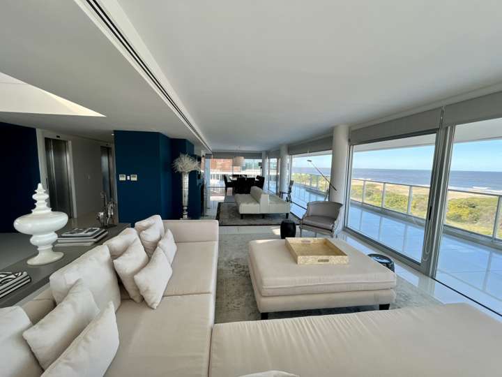 Apartamento en venta en Rambla Lorenzo Batlle Pacheco, Punta Del Este