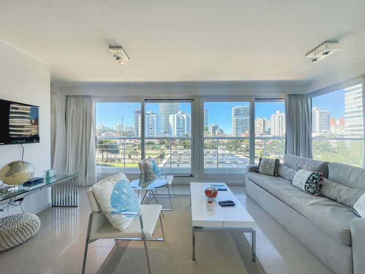 Apartamento en venta en Avenida Chiverta, Punta Del Este