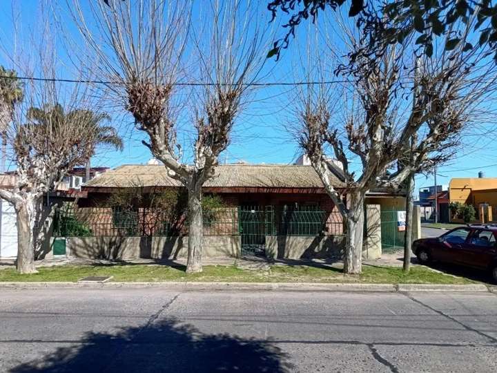 Casa en venta en José Ignacio Rucci, 201, Villa Luzuriaga