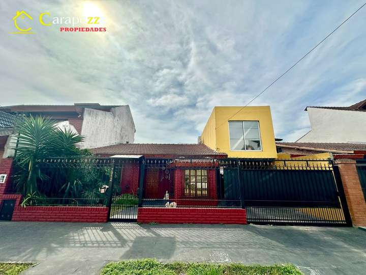 Casa en venta en 828 - Remedios de Escalada de San Martín, 7973, Martín Coronado