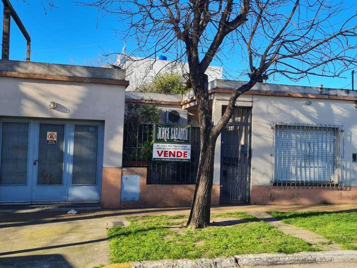 Casa en venta en Juan Florio, 1572, Villa Luzuriaga