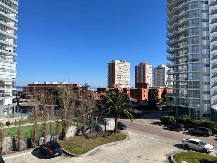 Apartamento en venta en Avenida Orlando Pedragosa Sierra, Punta Del Este