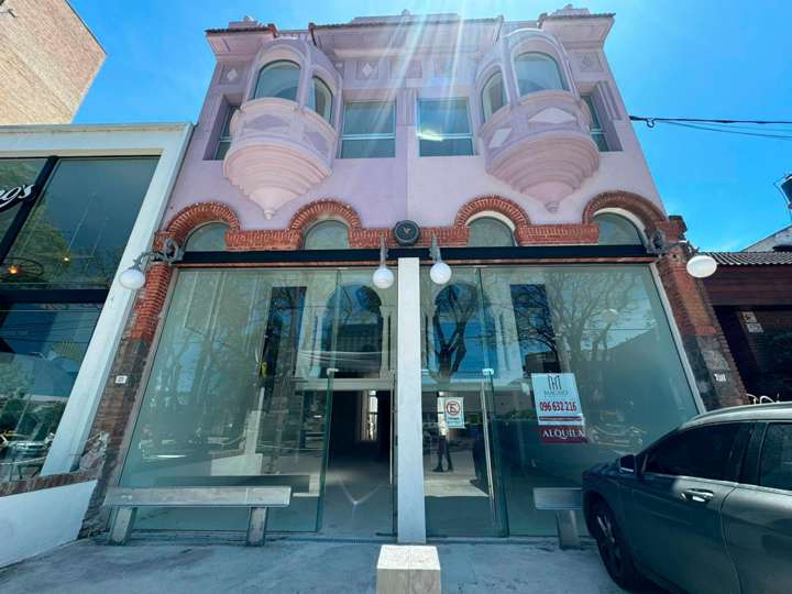 Comercial / Tienda en venta en Francisco Solano Antuña, Montevideo