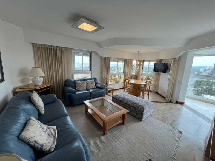 Apartamento en venta en Avenida de los Alpes, Punta Del Este