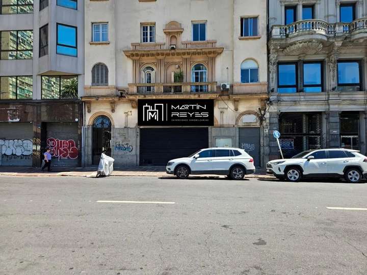 Comercial / Tienda en alquiler en Plaza Independencia, Montevideo