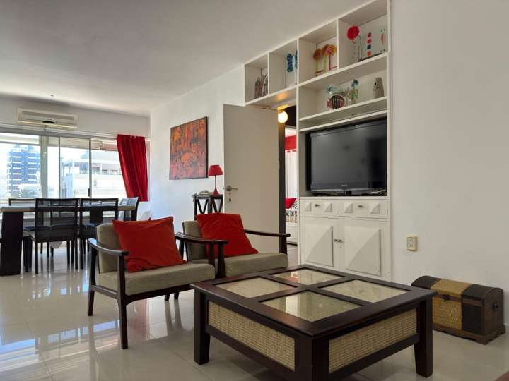 Apartamento en venta en Comodoro Gorlero (Calle 19), Punta Del Este