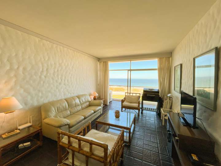 Apartamento en venta en Rambla Lorenzo Batlle Pacheco, Punta Del Este
