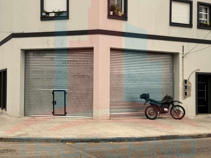 Comercial / Tienda en alquiler en Liniers, 702, Lomas del Mirador