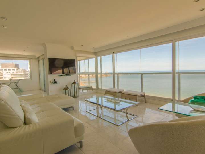 Apartamento en venta en Bulevar General José Gervasio Artigas, Maldonado