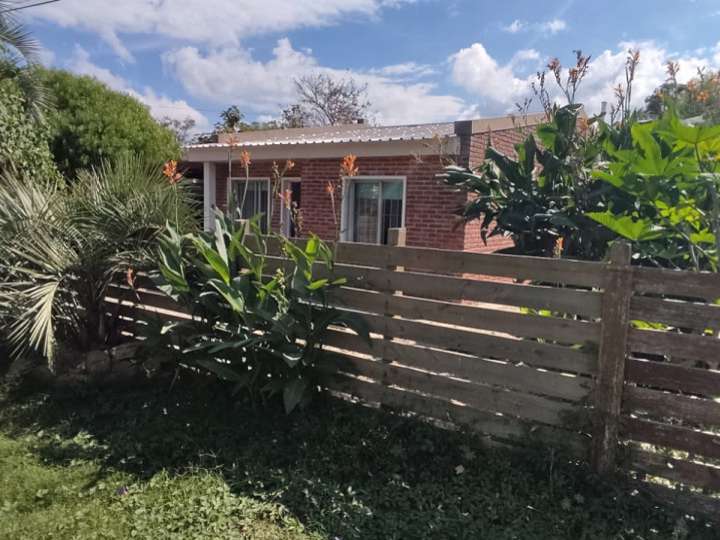 Casa en alquiler en Avenida Eduardo Víctor Haedo, El Tesoro