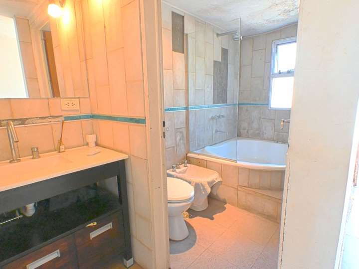 Casa en venta en 710 - Alas Argentinas, Ciudad Jardín Lomas del Palomar