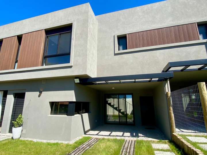 Casa en venta en Carrasco Norte, Montevideo