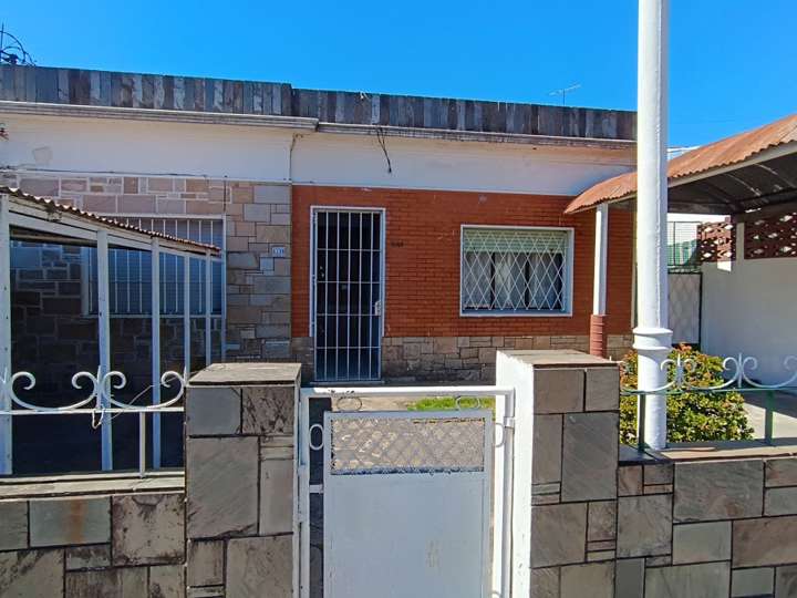 Casa en venta en Avenida Burgues, Montevideo