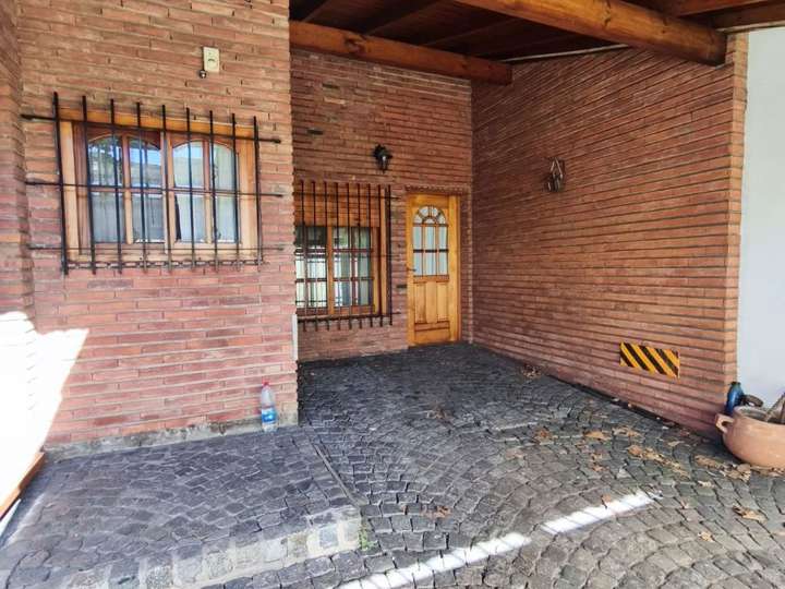 Casa en venta en 79 - Aristóbulo del Valle, 5374, Buenos Aires