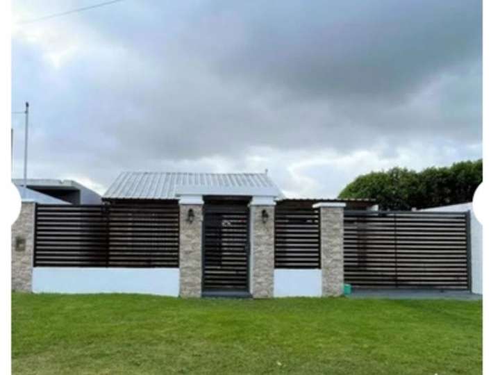 Casa en venta en Calle 6, 2100, Miramar