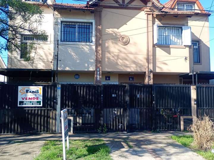 Casa en venta en José María Vilela, 769, Buenos Aires