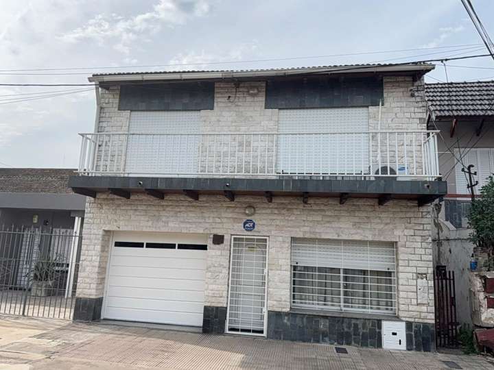 Casa en venta en Centenario, Santa Fe