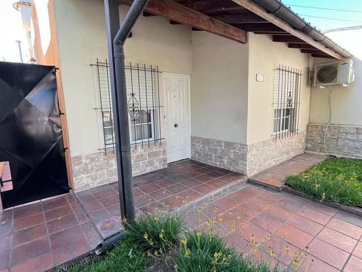 Casa en venta en Juan José Paso, Muñiz