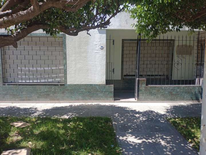 Edificio en alquiler en José Clemente Paz, La Tablada