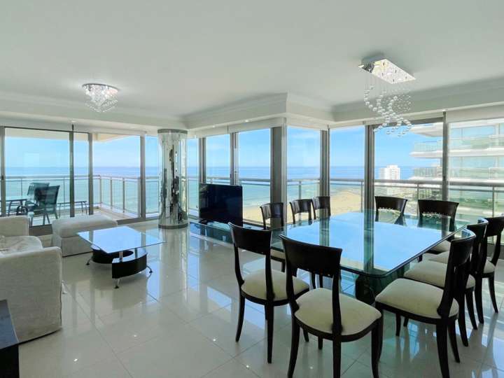 Apartamento en venta en Bulevar General José Gervasio Artigas, Maldonado