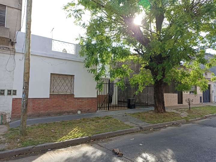 Casa en alquiler en Lisandro de la Torre, 598, La Tablada
