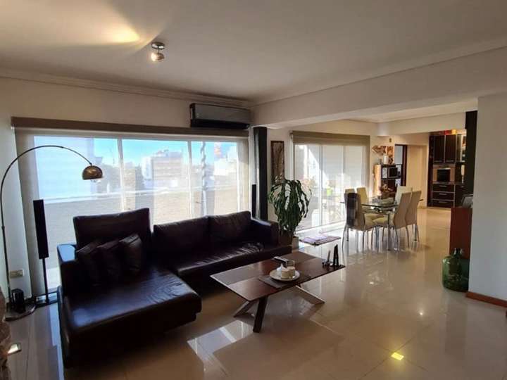 Departamento en venta en Avenida Coronel Ramón Lorenzo Falcón, 6692, Ciudad Autónoma de Buenos Aires