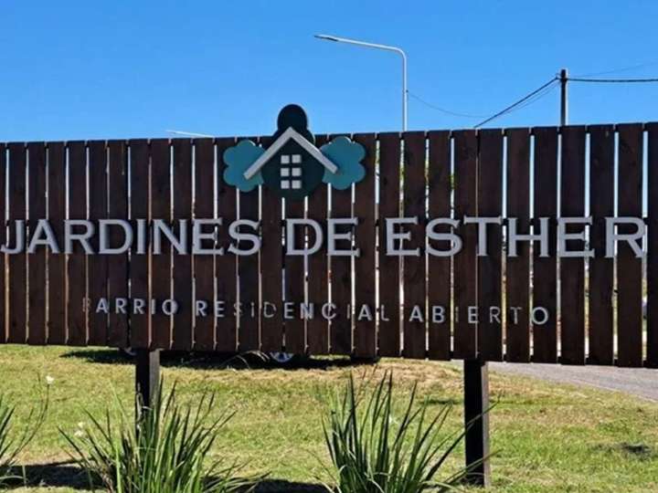 Terreno en venta en Parque Sarmiento, Pueblo Esther