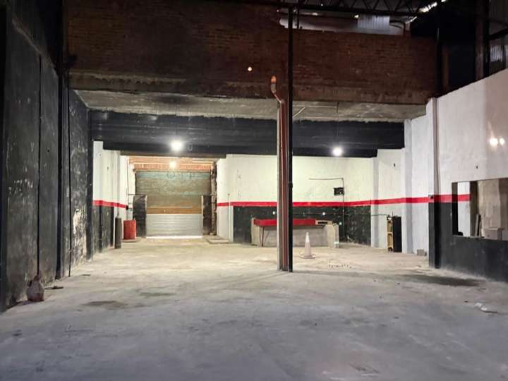 Comercial / Tienda en alquiler en Paula Albarracín, 1800, Buenos Aires